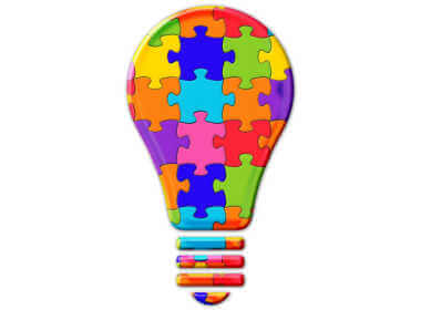 bentuk bola lampu yang dibuat menjadi teka-teki jigsaw dengan masing-masing bagian memiliki warna yang berbeda